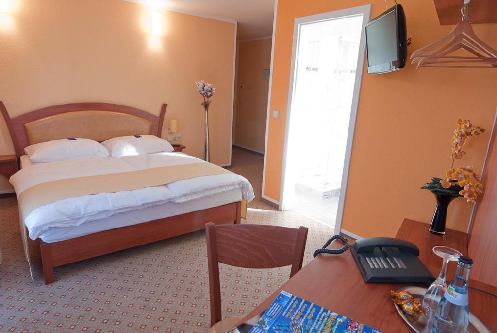 Aristo Hotel Filderstadt Exterior photo